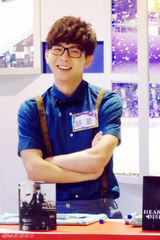 组图：胡夏台北节目唱新歌 挑战拉长音展唱功