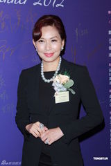 组图：邝美云为慈善筹款美艳依旧 拉姑夫妇甜笑助阵