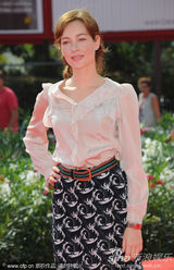 组图：《大师》记者会 玛莉亚与阿玛尼女掌门斗艳