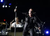 高清幻灯：U2加州演唱会激情上演 10万歌迷捧场