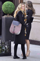 高清组图：布莱克-莱弗利现身《绯闻女孩》片场