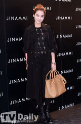 组图：苏怡贤李素妍金敏贞出席时尚品牌活动