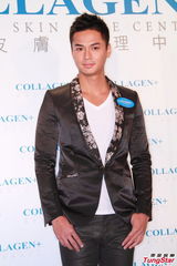 组图：任达华悼念船难遇难者 将致电慰问惠英红