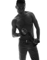 组图：黄征曝光最新写真 从容展现十年蜕变