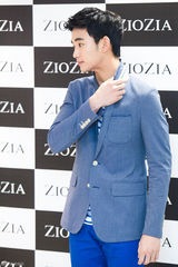 独家：金秀贤亮相签名会 立领西装清爽有范儿