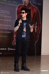 组图：潘玮柏8月推新专辑 自曝私下十分邋遢