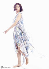 组图：刘芸淡雅写真展夏日迷人风采