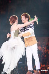 组图：梁静茹演唱会落幕 与表哥同台合唱