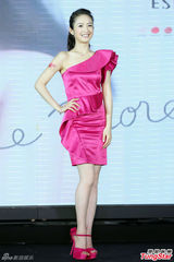 组图：林依晨代言展性感双唇 不担心留学被淡忘