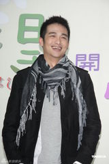 组图：朱孝天不知林熙蕾要结婚 称两人还是朋友