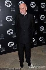 组图：麦当娜黑超黑裙尽展大姐大酷 助阵女性电影奖