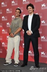 组图：《萨尔》发布会 詹姆斯-弗兰科惹粉丝尖叫