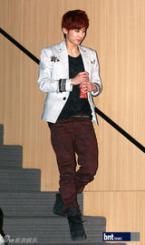 组图：韩团TEENTOP纪念专辑发行举办粉丝签名会