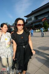 高清组图：央视名嘴齐送罗京 好友悲痛缅怀