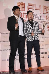 组图：暗黑白领阶级获最佳客语专辑奖 淡定自若