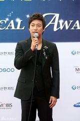 高清组图：JYJ俊秀等助阵韩音乐剧颁奖礼