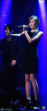 组图：韩新女团EXID《Show Champion》节目性感华丽