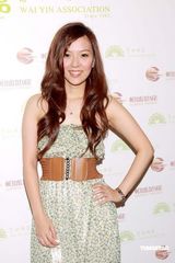 高清：曹敏莉配求婚钻戒示人 直言婚礼从简尚未筹备