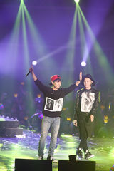 独家高清：GD胜利EXO等唱响StayG演唱会