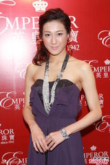 组图：钟嘉欣承认收入有进步坦言望买千万楼盘