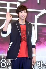 组图：刘仁娜池贤宇出席《仁显王后的男人》发布会