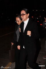 组图：陈自强为母亲设灵 林凤娇代表成龙致祭