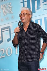 组图：巫启贤曝演出曾招小混混闹场 惨遭砸鸡蛋