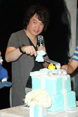 组图：康康夫妻摆儿子满月酒 高凌风贺喜反遭吐槽