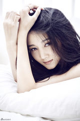 组图：孙熙时尚写真迷离眼神尽显女神范