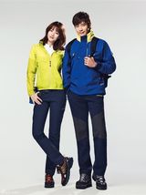 高清组图：李秉宪吴涟序拍户外服情侣写真