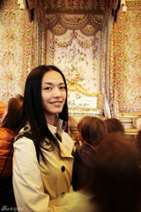 高清图：姚晨游凡尔赛宫 化身学院派淑女清纯自然