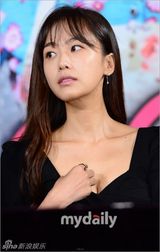 组图：李相烨等宣传新剧 洪秀贤超低胸秀事业线