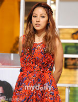 组图：李孝利郑才衡出席音乐节目《U&I》发布会