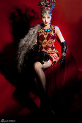 组图：万美汐异域写真 演绎别样神秘风情