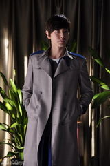 组图：《钱多多》曝朴海镇定妆照 首演职场熟男