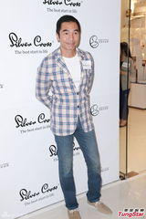 组图：袁彩云将产女 方中信愿尽好爸爸责任