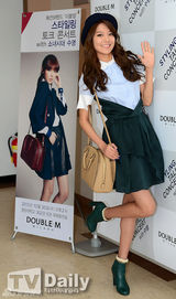 组图：少女时代秀英出席时尚活动公开扮靓法则