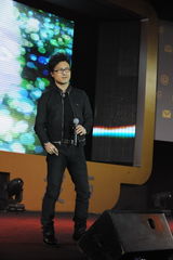 高清组图：2011微博之夜 汪峰《春天里》压轴