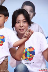 组图：陈绮贞为演唱会日游千米 热心做慈善