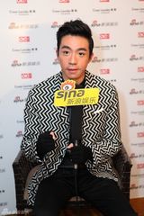 组图：新浪娱乐明星街拍盛典对话俞灏明