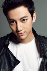 组图：徐可写真清新自然 展大男孩本色