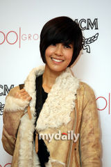 组图：2NE1李瑶媛等出席时尚品牌发布会