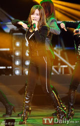 组图：韩团SJ少女时代等亮相《GS&CONCERT》