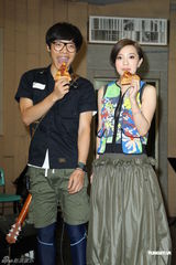 组图：卢广仲不畏台风彩排 郭采洁探班送补品