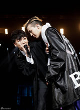 组图：BigBang成员GD泰国开唱 两万观众狂热