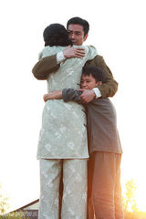 组图：《叶问》郑嘉颖韩雪温馨上演亲子乐