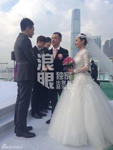 独家：直击刘璇王弢浪漫海上婚礼 新人深情拥吻