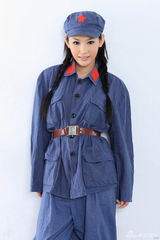 组图：徐黛妮红军系列写真 青涩可爱气质淳朴