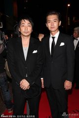 组图：《R100》首映 渡部笃郎潮范十足