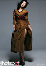 组图：朱珠登杂志封面演绎东方情人